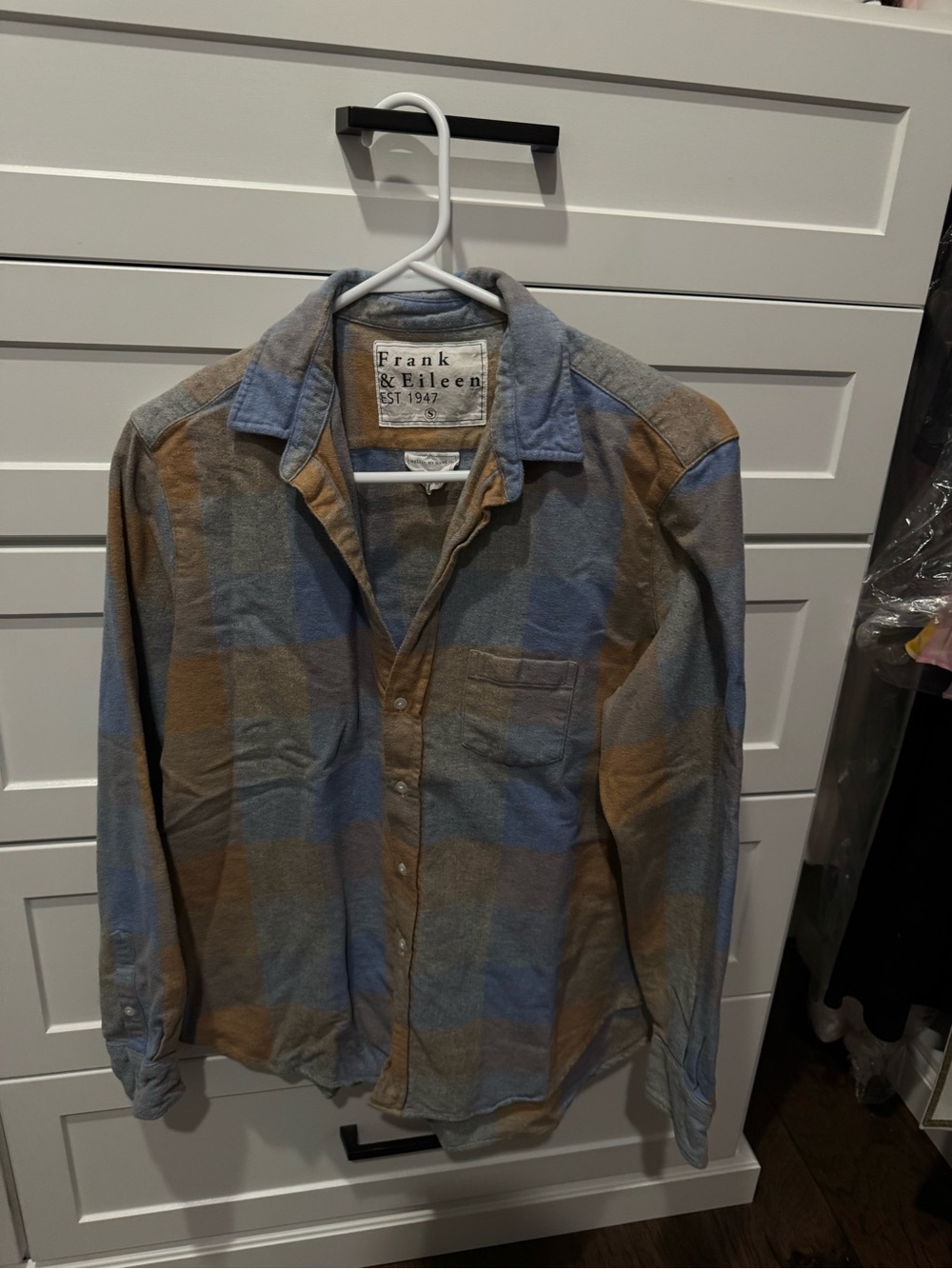Frank & Eileen women’s Blue and Brown Plaid Button-Down Shirt size small